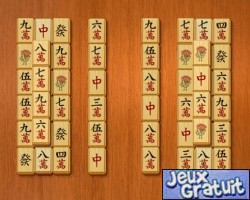 Vous connaisez le mahjong pour ce qui connaisent c est ca , pour ce qui ne connaisent pas le but du jeu est de retrouver les deux meme symboles vous cliguez sur play puis choissisez l un des treois niveau puis lance vous trouvez les symboles avant la fin du temps inparti ,ce jeu se joue avec la souris 